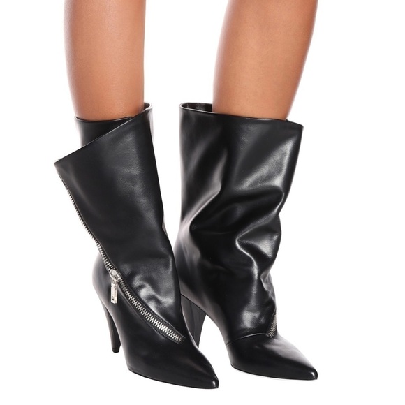 Givenchy Show Boots  Black Leather Pointed Toe Asymmetrical Zip Ankle NWOT - Picture 5 of 11